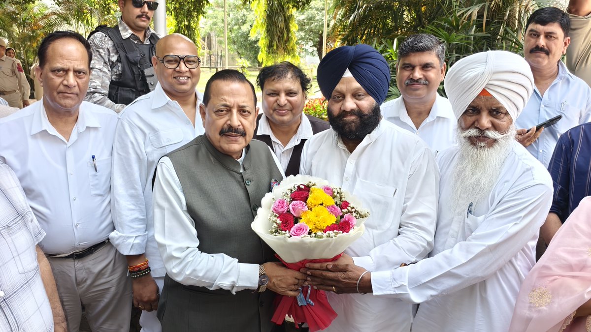 DrJitendraSingh's tweet image. Arrived at the Awareness Program and Launching Ceremony of the “Dr. Ambedkar Chamber of Commerce” (DACC) at Brigadier Rajinder Singh Auditorium, University of #Jammu.

Grateful for the warm welcome by DG DACC  S. Inder Iqbal Singh Atwal and his team, Hon’ble MLAs Dr Davinder