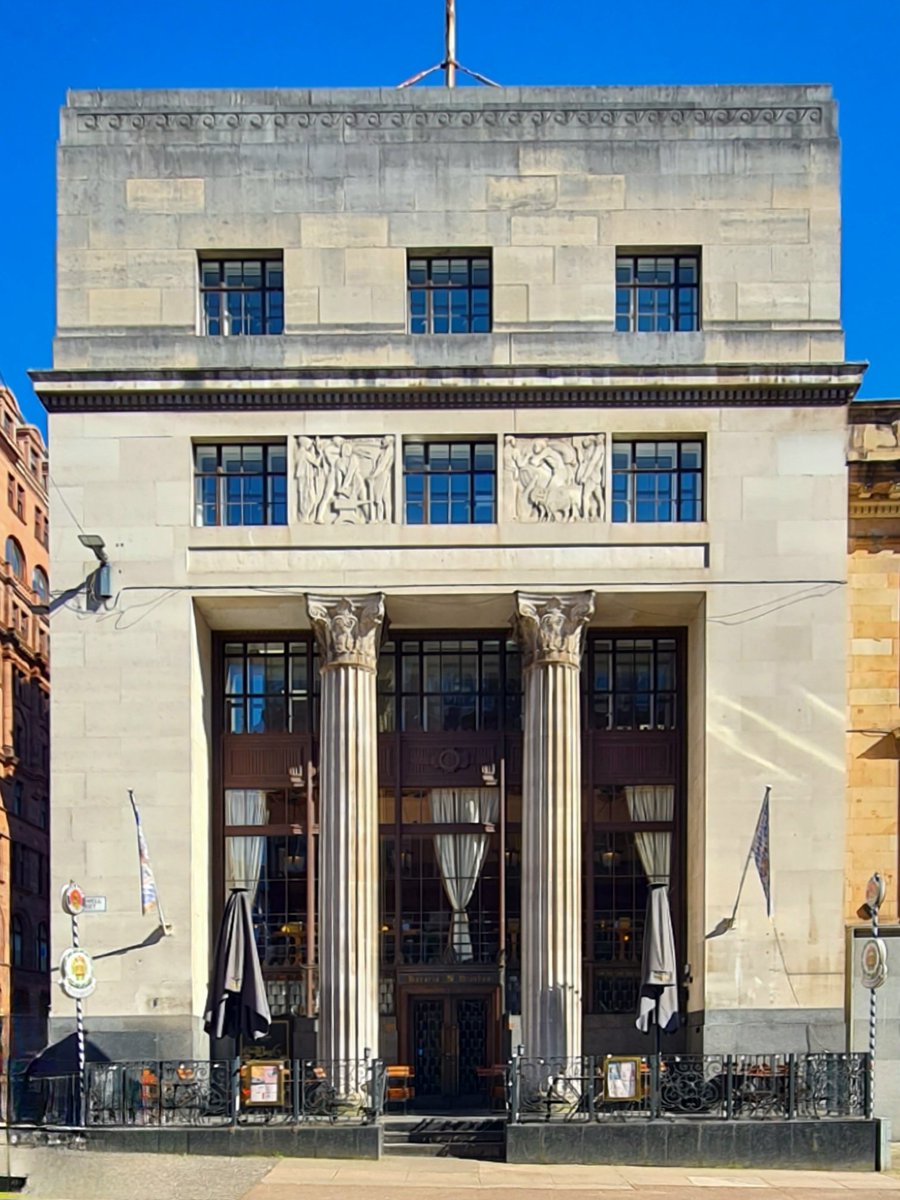 is_glasgow's tweet image. The former National Commercial Bank Building on Bothwell Street in Glasgow. Built in an imposing Modern Classical style in 1934, it was designed by the great James Miller, who also designed much of the nearby Central Station. 

Cont./

#glasgow #architecture #jamesmiller