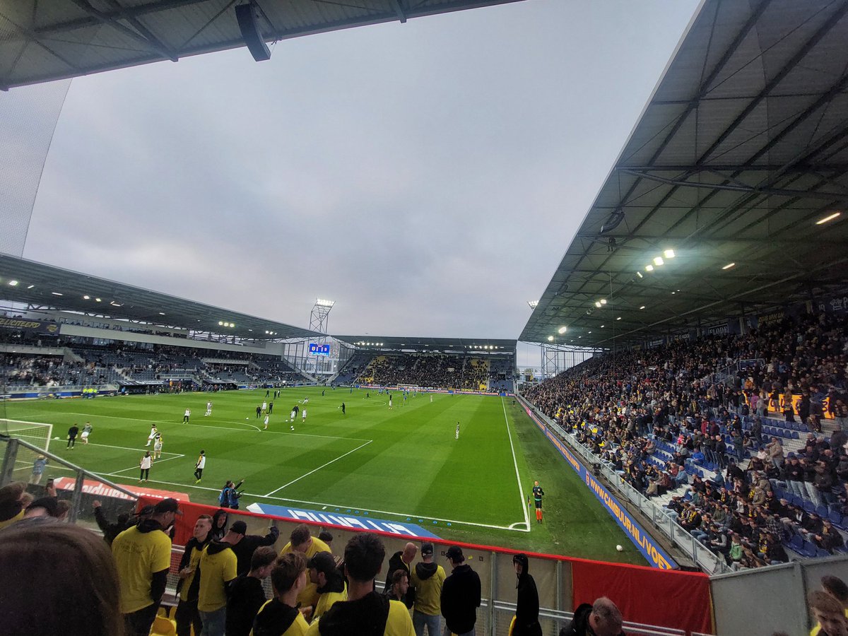 WesleyBeukering's tweet photo. Leuke awayday gehad bij Cambuur. Voor het eerst Leeuwarden kunnen vincken ✅️ aan @SCCambuurLwd mijn oprechte excuses voor die paar idioten in het uitvak. Gefeliciteerd met de promotie en heel veel succes in de Eredivisie 💪 bedankt voor het gastvrije ontvangst

#groundhopping https://t.co/xlmHZ5O0Im