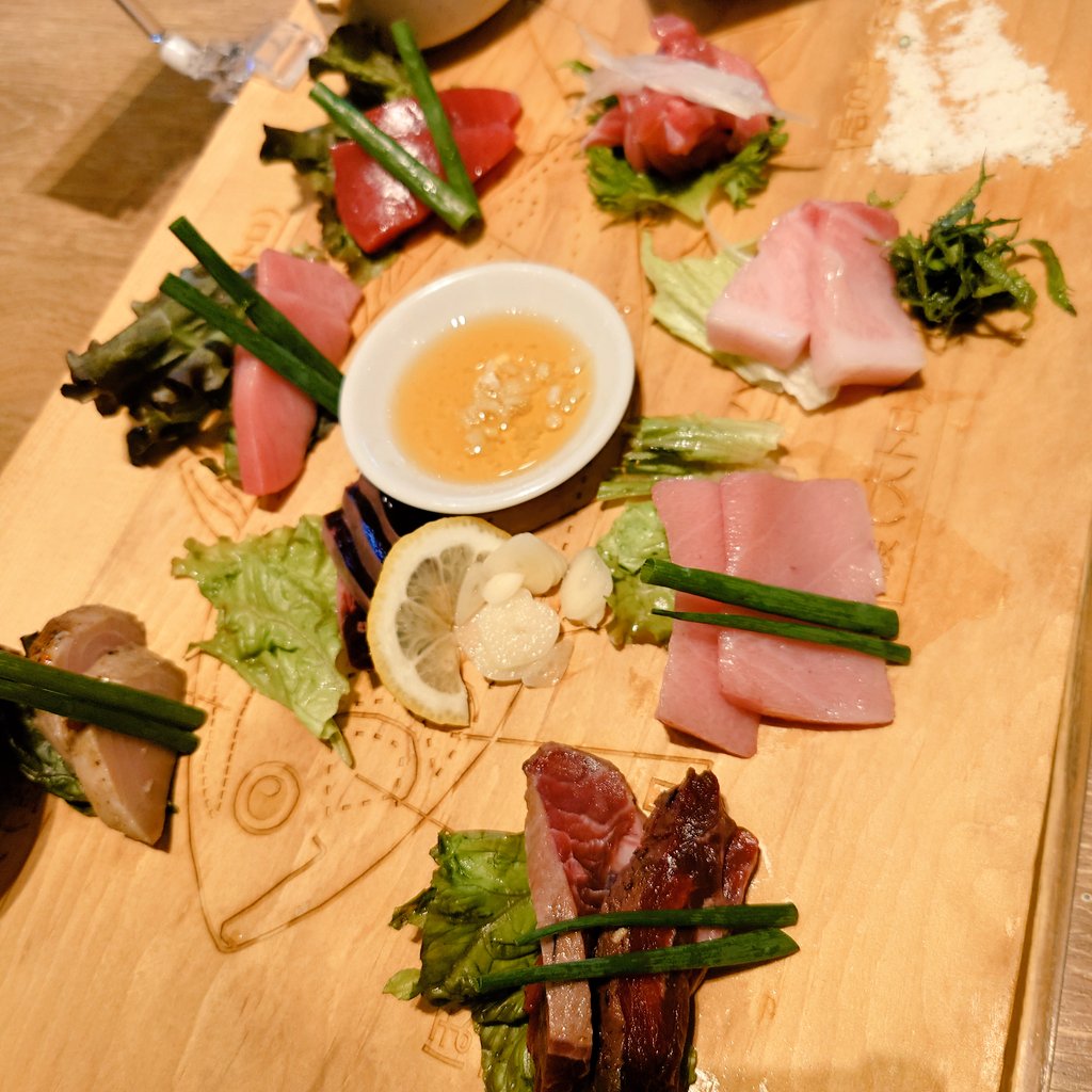 かみこん tweet media
