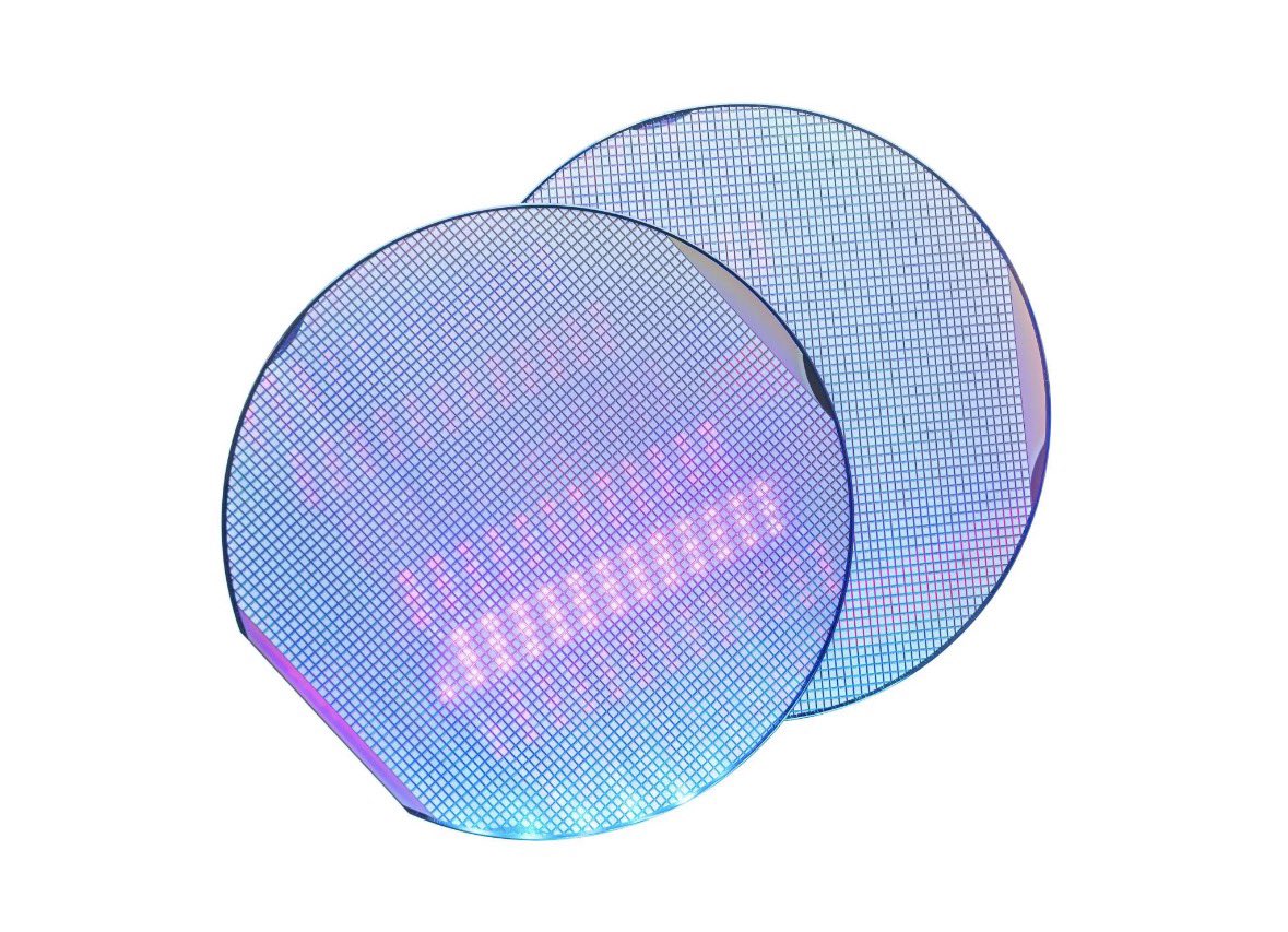 🚨 반도체 폭등, 그 끝은 어디인가

지금 시장은
AI 펀더멘털 + 과열된 모멘텀이 
동시에 터진 상태입니다.

즉 실적은 진짜지만 속도가 문제인 상황이죠.

1️⃣ 현재 상황

- SOX 17일 연속 상승
- 한 달 약 +35~40% 급등
- 나스닥도 장기 상승 기록
→ 반도체가 시장 주도

2️⃣ 상승 이유

TSMC 매출