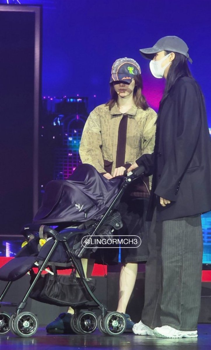 jamedeamas's tweet photo. they will announce that they already have a child together today or what? 😭😭😭

LINGORM X NOOM KANCHAI 
#LingOrmHeartTalkXKanchai https://t.co/qBIRLayvde