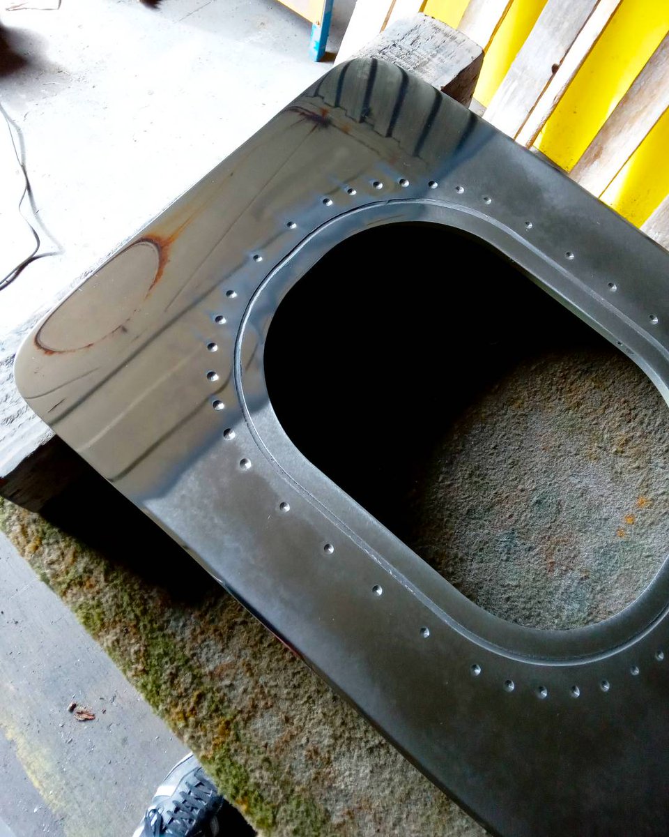 AeriumUK's tweet image. Just started polishing stage on this fuselage window panel taken from an @Airbus A320-214 which flew for @Aircairo. Will have it looking all flash and available on the website soon! #avgeek #shopindie #pilots #mancave #cairo #egypt #airbus #clocks #industrialstyle #workinprogress