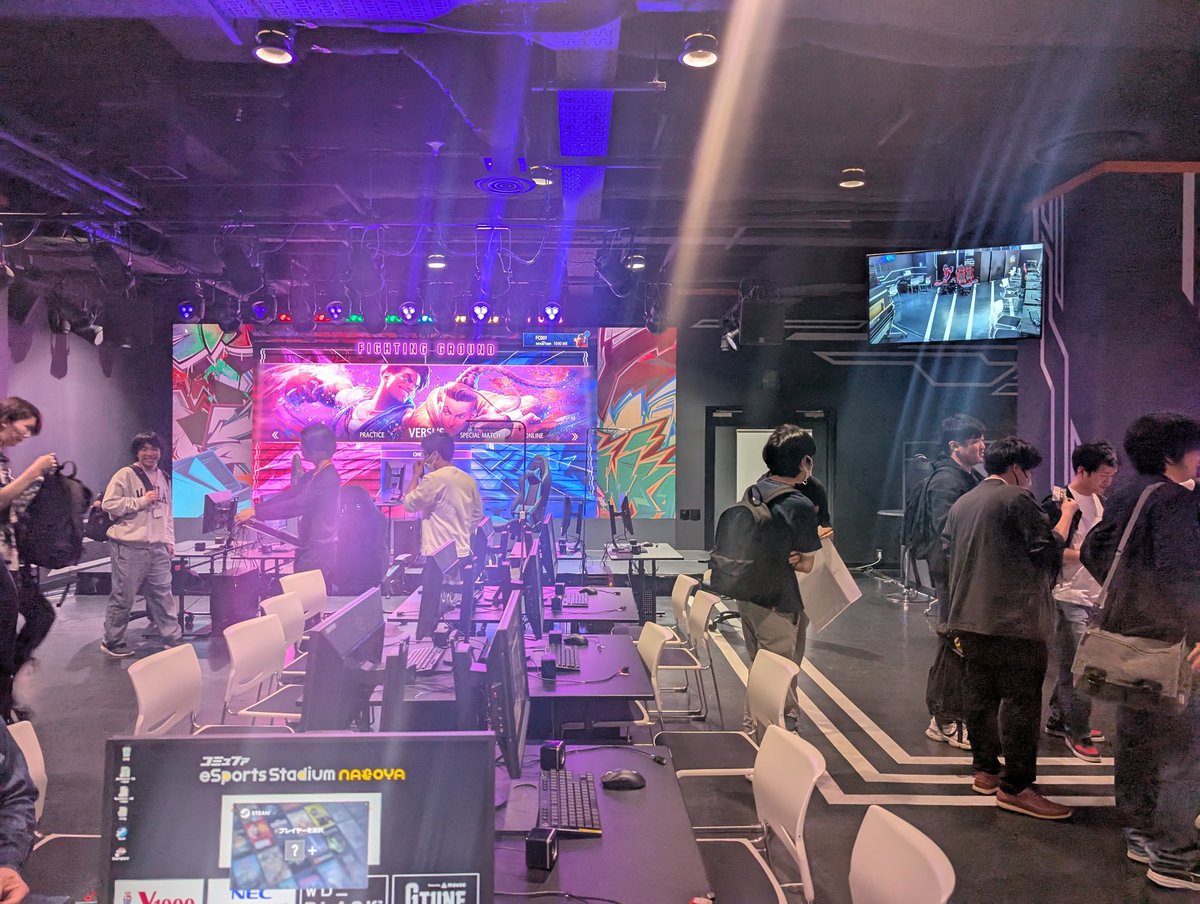 シュウトッピ tweet media