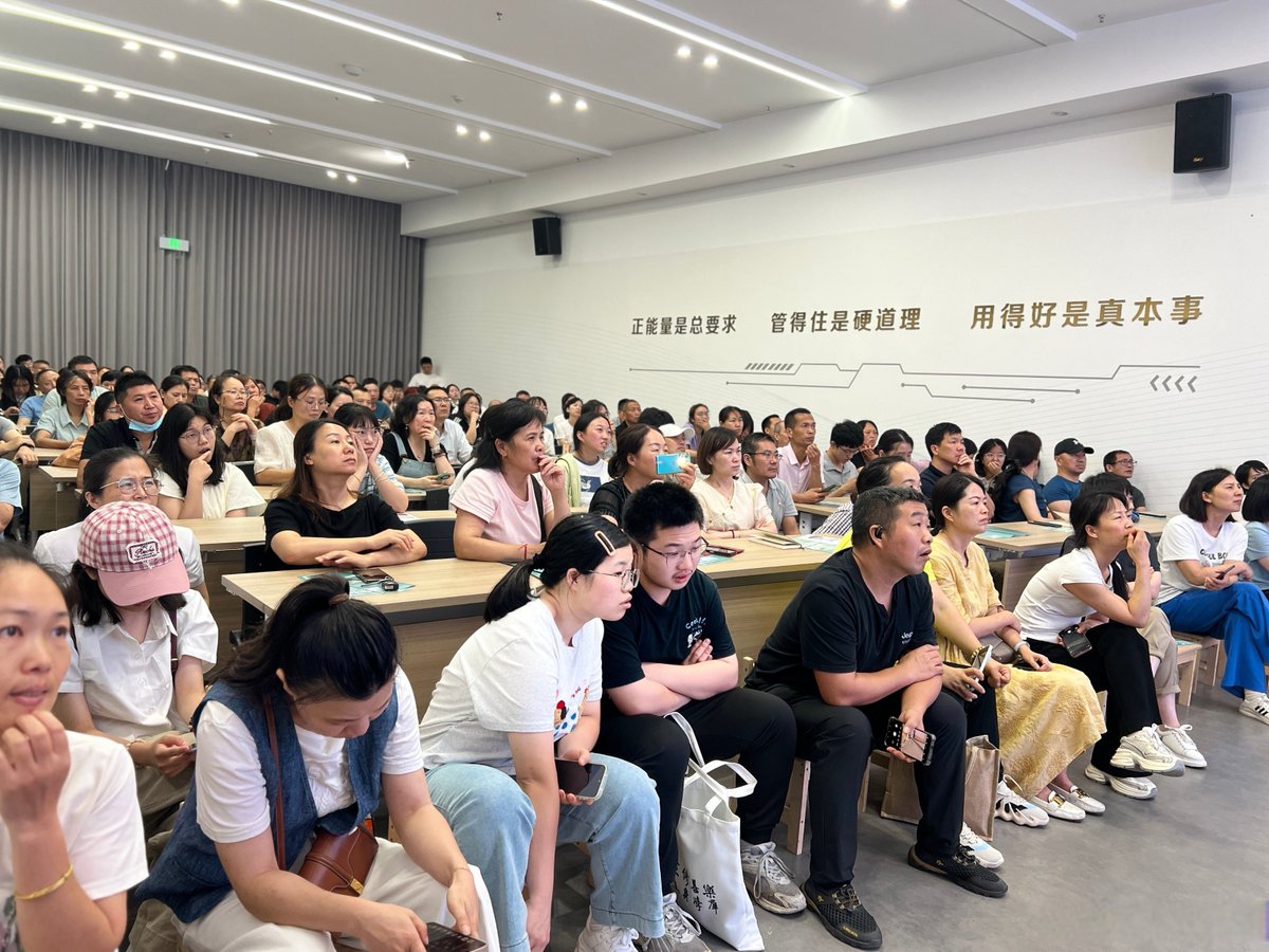 Surende14839742's tweet image. Just wrapped up an inspiring training on [主题，如：Digital Marketing Strategy]! Learned actionable tips from industry pros, connected with amazing peers. Grateful for the growth—can’t wait to apply these insights!  #ProfessionalDevelopment #TrainingWin