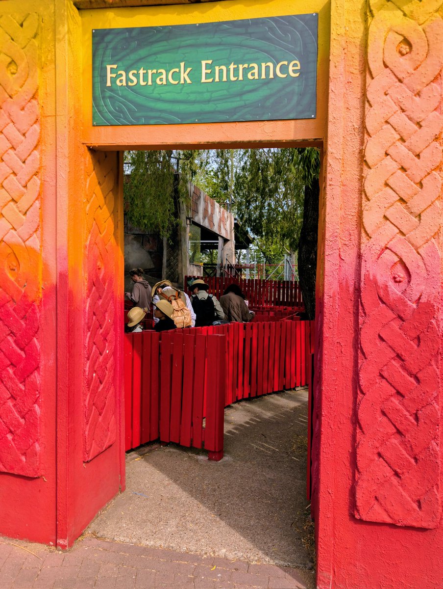 Chessington Buzz tweet media