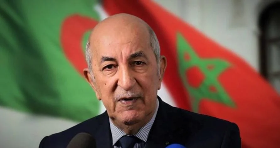 makemorocco's tweet photo. 🚨💣INFO CYBER-GUERRE🇲🇦🇩🇿 

L'opposant Amir DZ dévoile les coulisses des « fermes à mouches » algériennes : une machine de guerre numérique pilotée au plus haut sommet de l'État pour cibler le Maroc.

📉Structure : Une cellule secrète au 3ème étage de la Présidence, supervisée personnellement par le fils du président Tebboune.

💰Moyens : 7 344 comptes fictifs gérés 24h/24 par 15 experts sous Linux, utilisant des scripts d'automatisation et des rotations d'IP.

🌍Cibles : Campagnes de dénigrement systématiques contre le Royaume, signalements de masse et harcèlement des voix dissidentes.