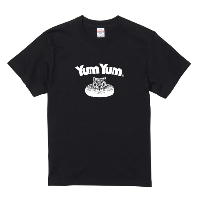 「リスのTシャツ」が入荷いたしました。初めて黒ボディでの登場です。美味しいもの大好き