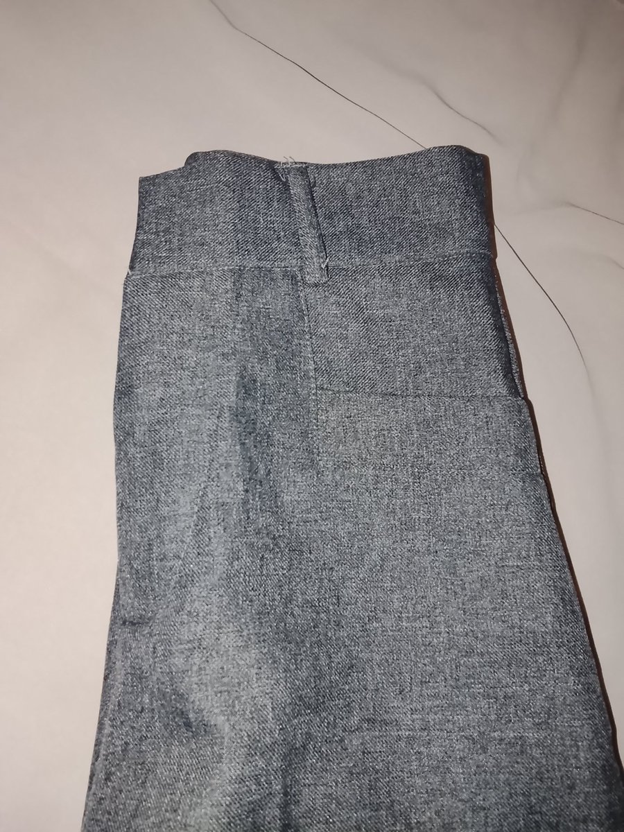 airaaka7's tweet image. preloved celana kerja ara highwaist dark grey toko barbar.luxe
dijual karena kekecilan 
harga beli 70.000
dijual  40.000
mulus no minus
bisa oyenn
#preloved #zonauang