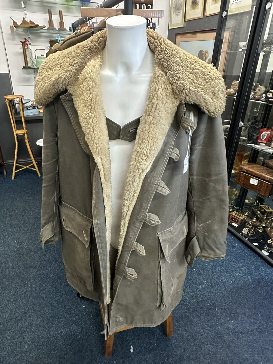 astraantiques's tweet image. WW2 Swedish air force flying jacket in remarkable condition. Unit 179
Open until 5pm 
##ww2 #swedishairforce #ww2flyingjacket #astraantiquescentre