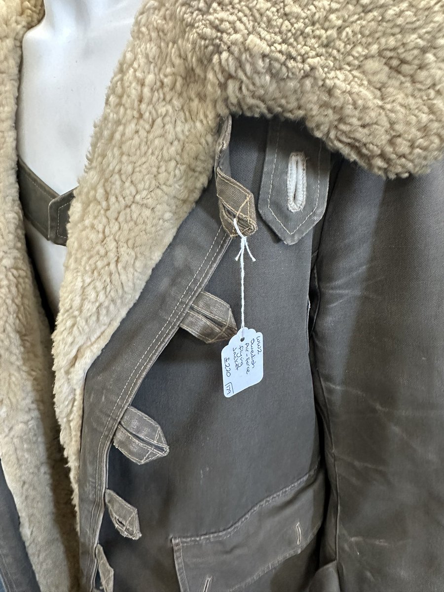 astraantiques's tweet image. WW2 Swedish air force flying jacket in remarkable condition. Unit 179
Open until 5pm 
##ww2 #swedishairforce #ww2flyingjacket #astraantiquescentre
