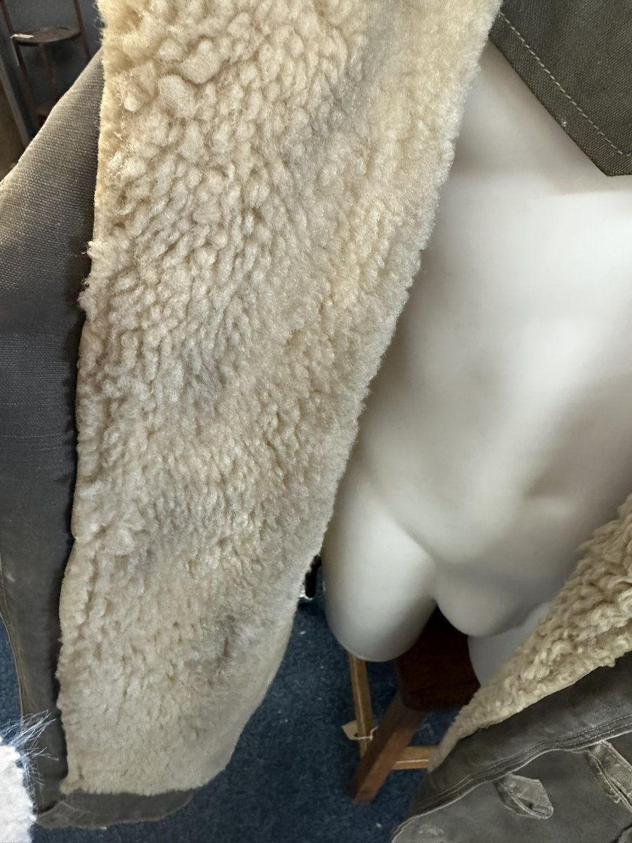 astraantiques's tweet image. WW2 Swedish air force flying jacket in remarkable condition. Unit 179
Open until 5pm 
##ww2 #swedishairforce #ww2flyingjacket #astraantiquescentre