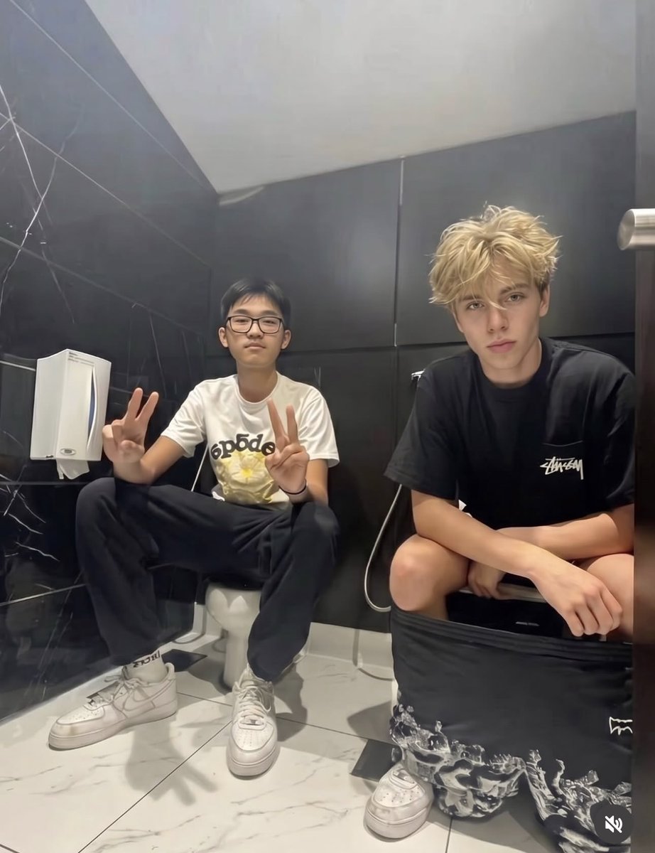 bleachedboyy's tweet photo. الاشقر جايب الصيني يستعمله ورق حمام بعد ما يخلص😈

يلعن ام الجبروت 🔥🛐🛐🛐🛐🛐 الشقر غير 🛐

عارفك نفسك تحون مكانه، رتويت 🤫 https://t.co/9JbYhwzMg0
