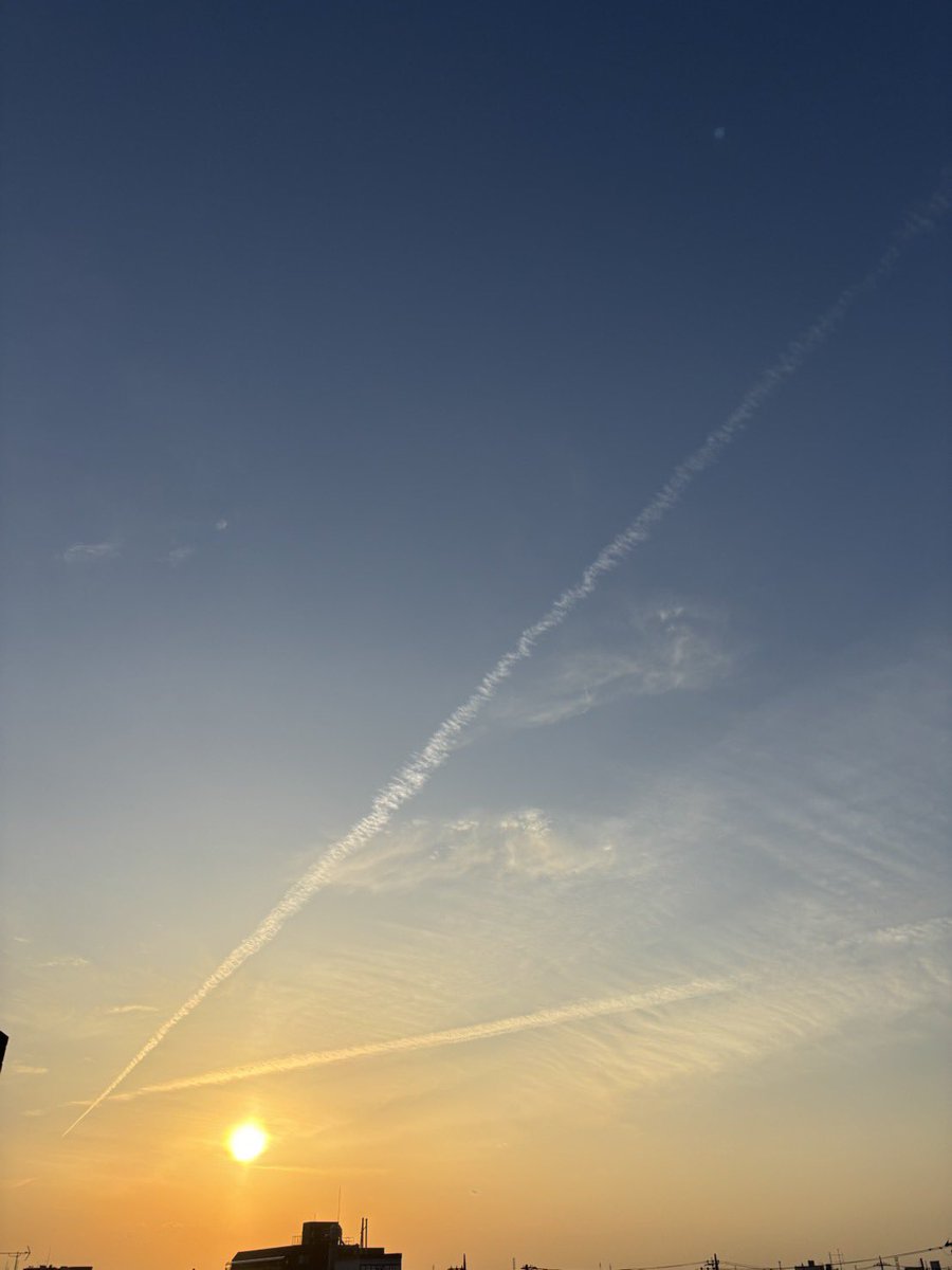 土曜日 お疲れ様です(*´︶｀)ﾉ♪

良き週末をお過ごし下さい🍀*゜

 #夕焼け空