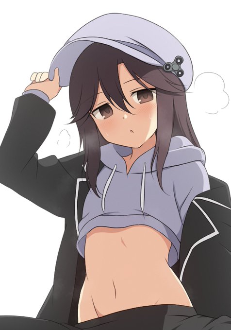 こういうの丈が短くお腹見えるのってクロップドパーカーっていうんでしたっけ?