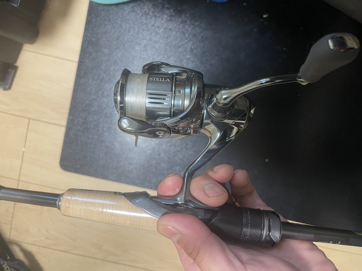 Arc_Fish_'s tweet photo. 新作の26ポイズングロリアス買ってしまった！
ステラと組み合わせるロッド探しててワールドシャウラとかと色々迷ったけど、バスしかやらないからグロリアスになった！

基本アブガルシアしか使ってなかったけど、シマノのハイエンドクラスのタックル使ってみたくなったから1タックルだけ贅沢してみた♪ https://t.co/6NNUXj13Ci