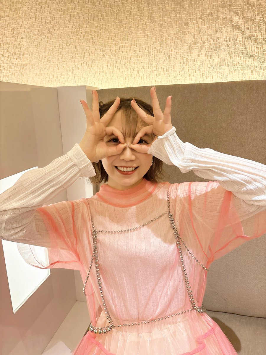 「最終楽章 響け！ユーフォニアム」前編 公開記念舞台挨拶　に登壇しました！✨
釜屋すずめ役で出演しております！
最高の１２分を、そしてそこに至るまでの物語を是非、劇場でご覧ください！

すずめのトレードマークのメガネポーズ👓

#ユーフォ最終楽章
（夏川🐼🐣）