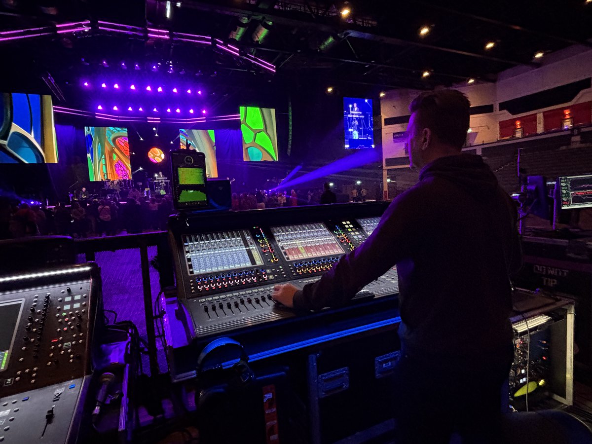 DiGiCo_official's tweet photo. We visited British rock institution James during their Cardiff tour leg. AL Touring provided a Quantum338, and SD10, Fourier and KLANG technology. https://t.co/CbX9LmtJsI