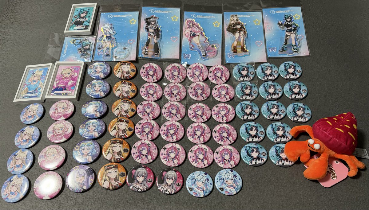 ここ2日間の戦利品〜！ FGアクスタ全員と缶バッジをメインに買ってき