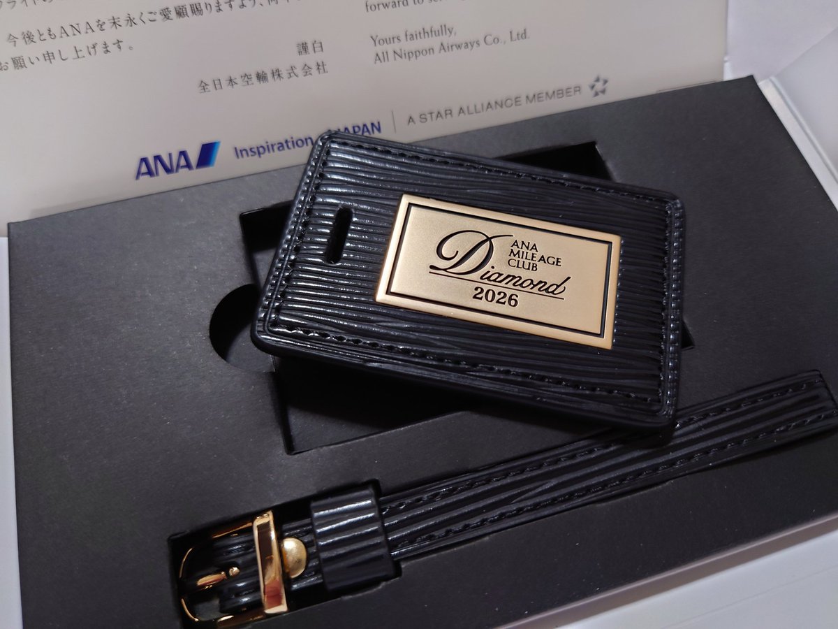 ANA💎ネームタグが届きました！
ずっしりと重厚な輝きを放つタグ✨

ただ、実際に付けている人をあまり見かけません…
やはり、大切に保管しておくのが粋なのでしょうか🥹