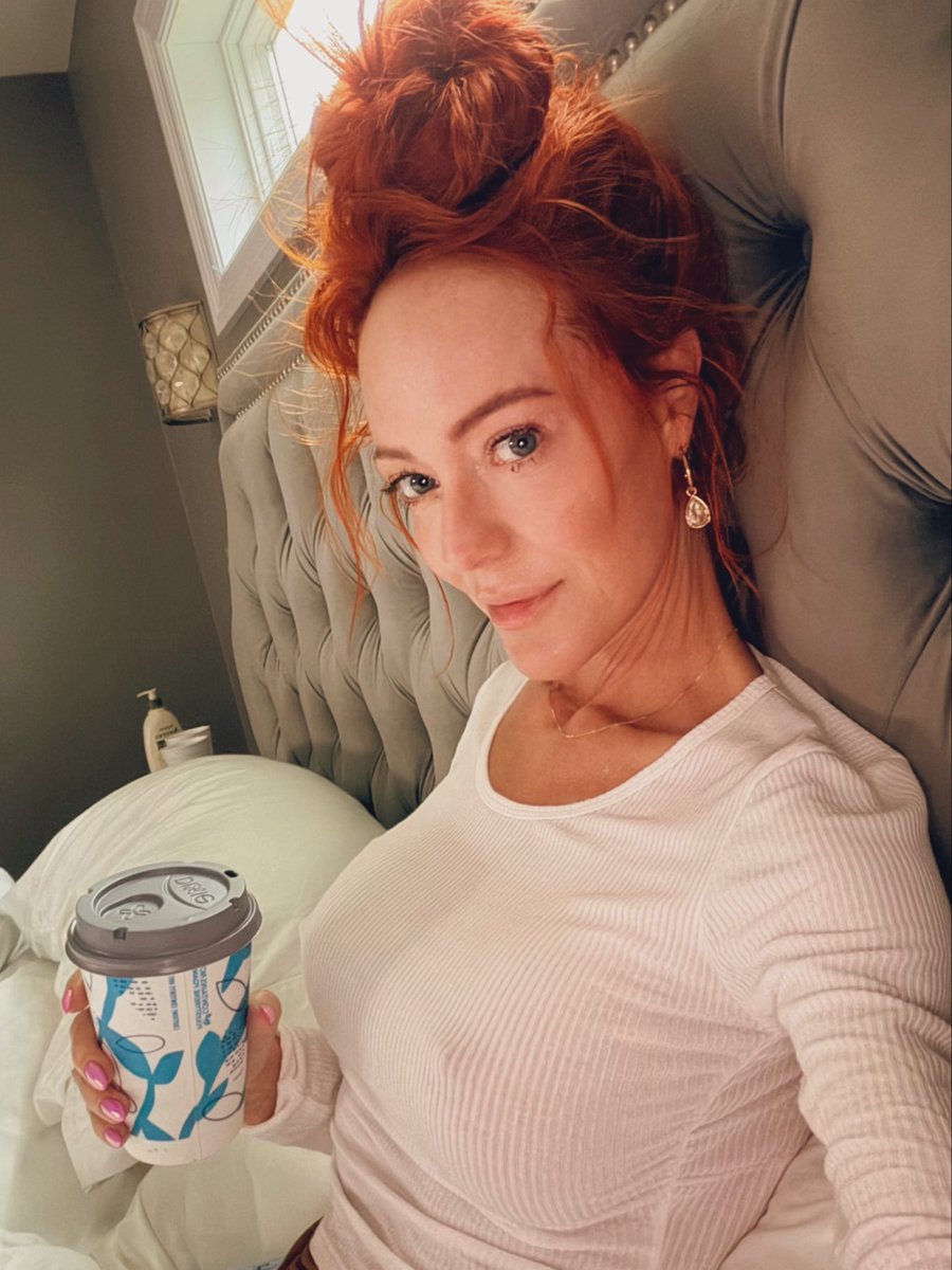 Blushing Dakota tweet media