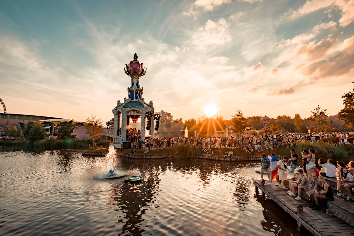 Tomorrowland tweet media