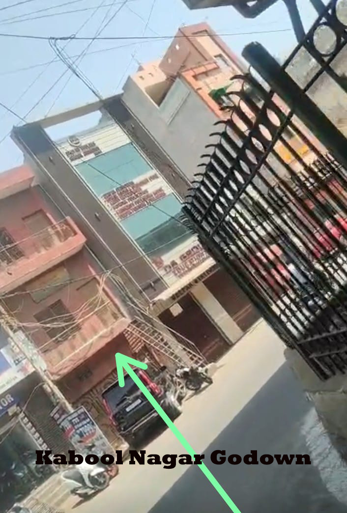 PressSubodhJain's tweet image. यूँ तो पैसे की भूख किसी की भी बढ़ सकती है मगर जब #DCP या #ACP की कुर्सी पर बैठकर ख़्वाब पूरे करने की ख्वाहिशें हों तो भला किसकी हिम्मत है कि अड़चन बने ?

दरअसल @CrimeBranchDP की राजौरी गार्डन टीम ने नक़ली @ncert किताबें छापने वाले नटवरलाल के ख़िलाफ़ कार्रवाई शुरू की है।

इस कड़ी