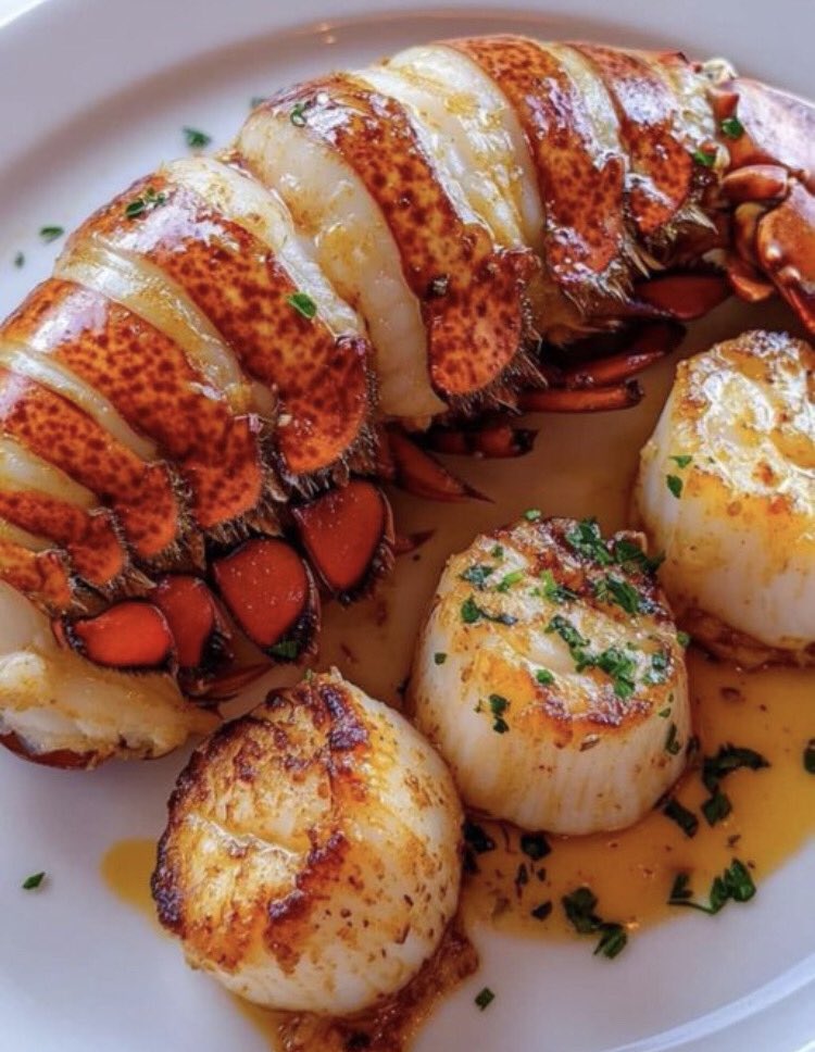 Julius5z's tweet photo. Lobster &amp; Scallops w Garlic Butter. https://t.co/KC3QUudqsn