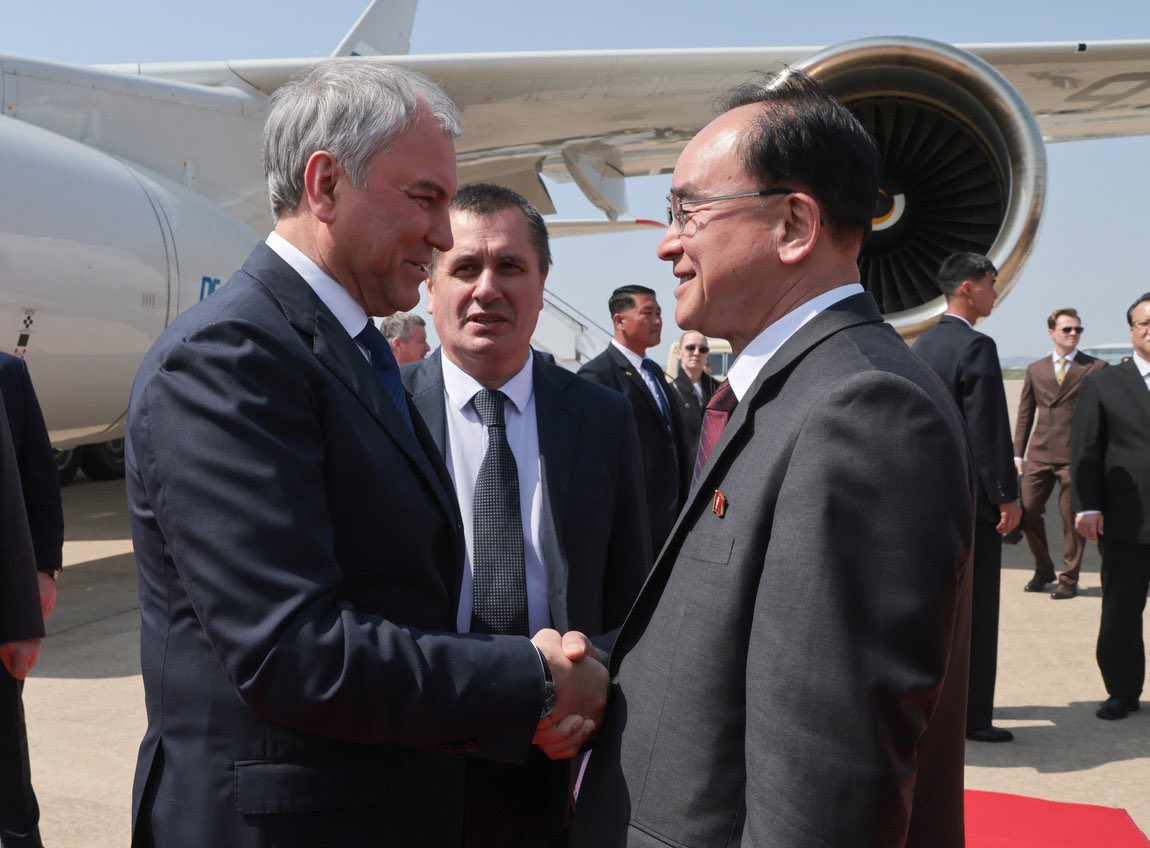 RusEmbDPRK's tweet photo. 🇷🇺🇰🇵По поручению Президента России Владимира Путина Председатель ГД примет участие в торжественной церемонии открытия Мемориального комплекса и Музея боевых подвигов героев зарубежной военной операции https://t.co/QkNSBgjyjK