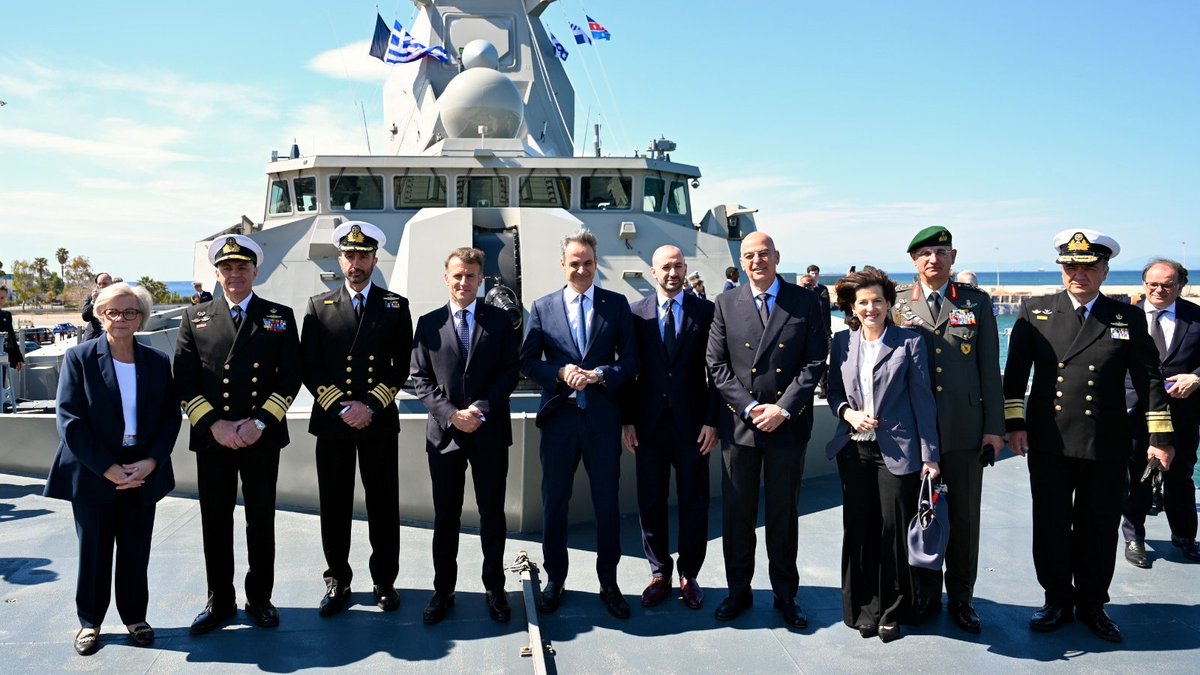 NikosDendias's tweet image. Στην επίσκεψη του Προέδρου της 🇫🇷 Emmanuel Macron @EmmanuelMacron και του πρωθυπουργού της 🇬🇷 Κυριάκου Μητσοτάκη @PrimeministerGR στη Φρεγάτα ΚΙΜΩΝ. 

#FDI #belharra
