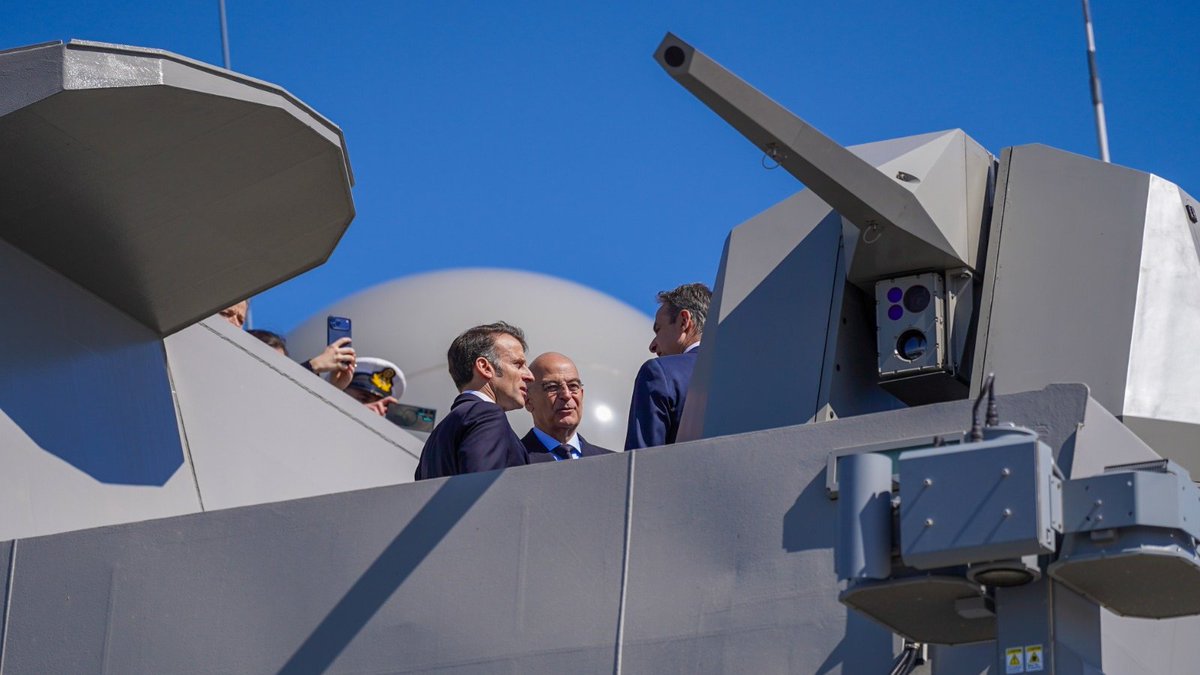 NikosDendias's tweet image. Στην επίσκεψη του Προέδρου της 🇫🇷 Emmanuel Macron @EmmanuelMacron και του πρωθυπουργού της 🇬🇷 Κυριάκου Μητσοτάκη @PrimeministerGR στη Φρεγάτα ΚΙΜΩΝ. 

#FDI #belharra