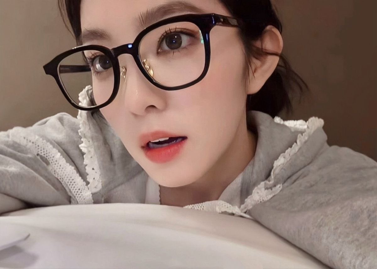 nonobaerene's tweet photo. 상대적으로 네모난 안경쓰면 초미녀 되는거 ㅈㅉ
개. 웃. 겨.

사실너무사귀고싶엇ㅇ서요.. https://t.co/YJD3BORfwM