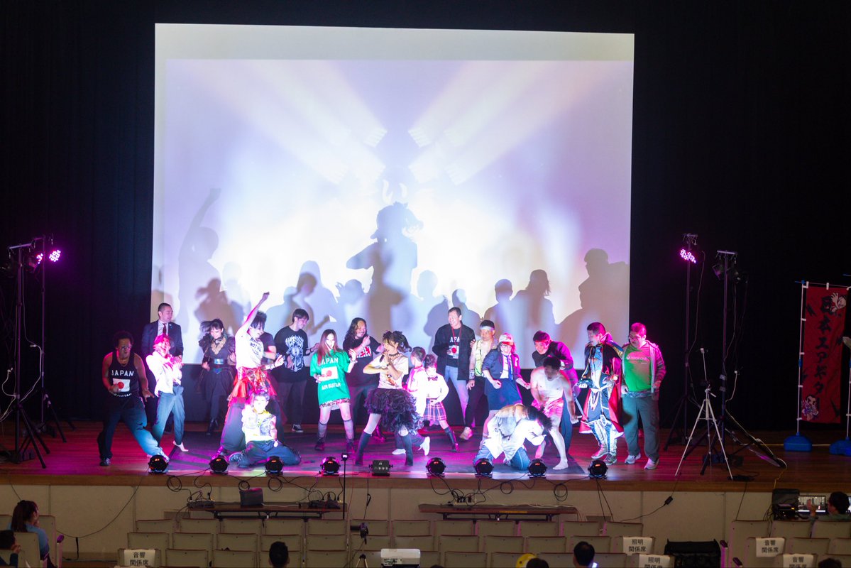 airguitarjapan's tweet photo. 【クラファン明日終了】
なんと1日前になり支援総額51%突破！！！

す、凄いっっ！！イケる！！！

皆様ありがとうございますっっ！！！

最後のお願いです！拡散よろしくお願いいたします！！

今回の活動報告は『日本エアギター選手権2026決勝大会のお話』（長め）です。

https://t.co/MFurd1DSt7 https://t.co/NqemzdkIQJ