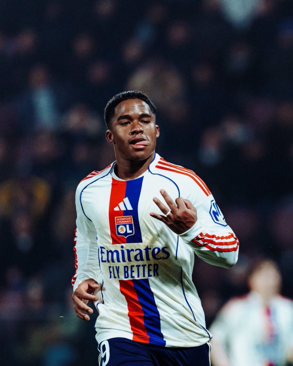 🚨 DECLA |

🇧🇷 Douglas Sousa, père d’Endrick, sur son fils :

🗣️“Il a une phrase : le terrain c’est son parc d’attraction. Tout ce qu’il veut, c’est jouer au foot. À Madrid, c’était comme s’ils lui avaient enlevé ce parc d’attraction. Et il a retrouvé ce bonheur à Lyon !”