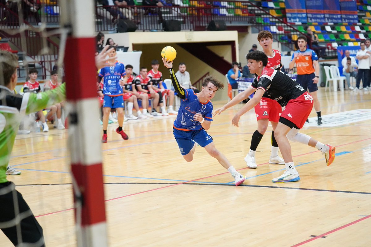 Fbmcv's tweet photo. 𝐂.𝐁𝐌. 𝐏𝐄𝐓𝐑𝐄𝐑

🥉3º clasificado Cadete Masculino 2026 https://t.co/teuMZ9sFWp