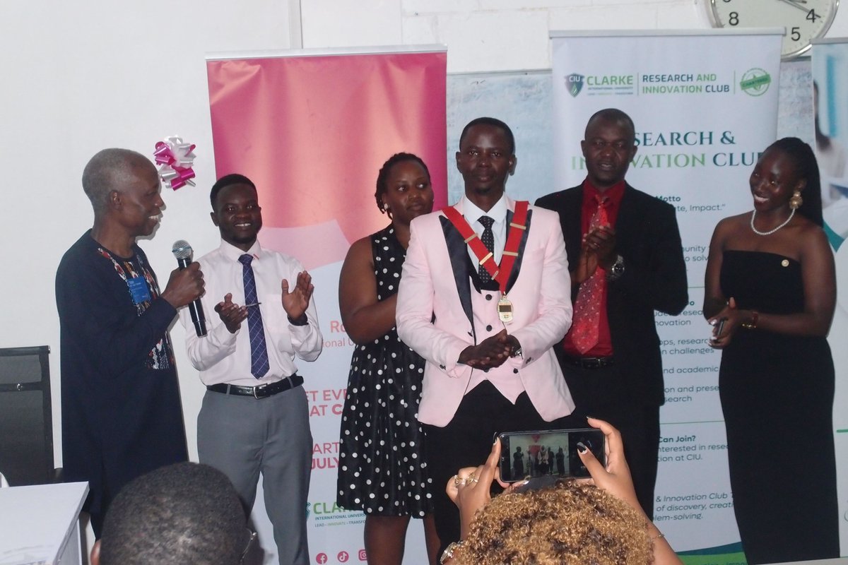 RacClarkeIntUni's tweet image. 𝐀 𝐰𝐨𝐧𝐝𝐞𝐫𝐟𝐮𝐥 𝐞𝐯𝐞𝐧𝐢𝐧𝐠 𝐨𝐟 𝐜𝐞𝐥𝐞𝐛𝐫𝐚𝐭𝐢𝐨𝐧.🎉
Congratulations President Frank Kirumira upon being installed and a big thank you to all Rotarians, Rotaractors and partners for making this event a success. We continue to serve above self.
#UniteForGood #Rac26