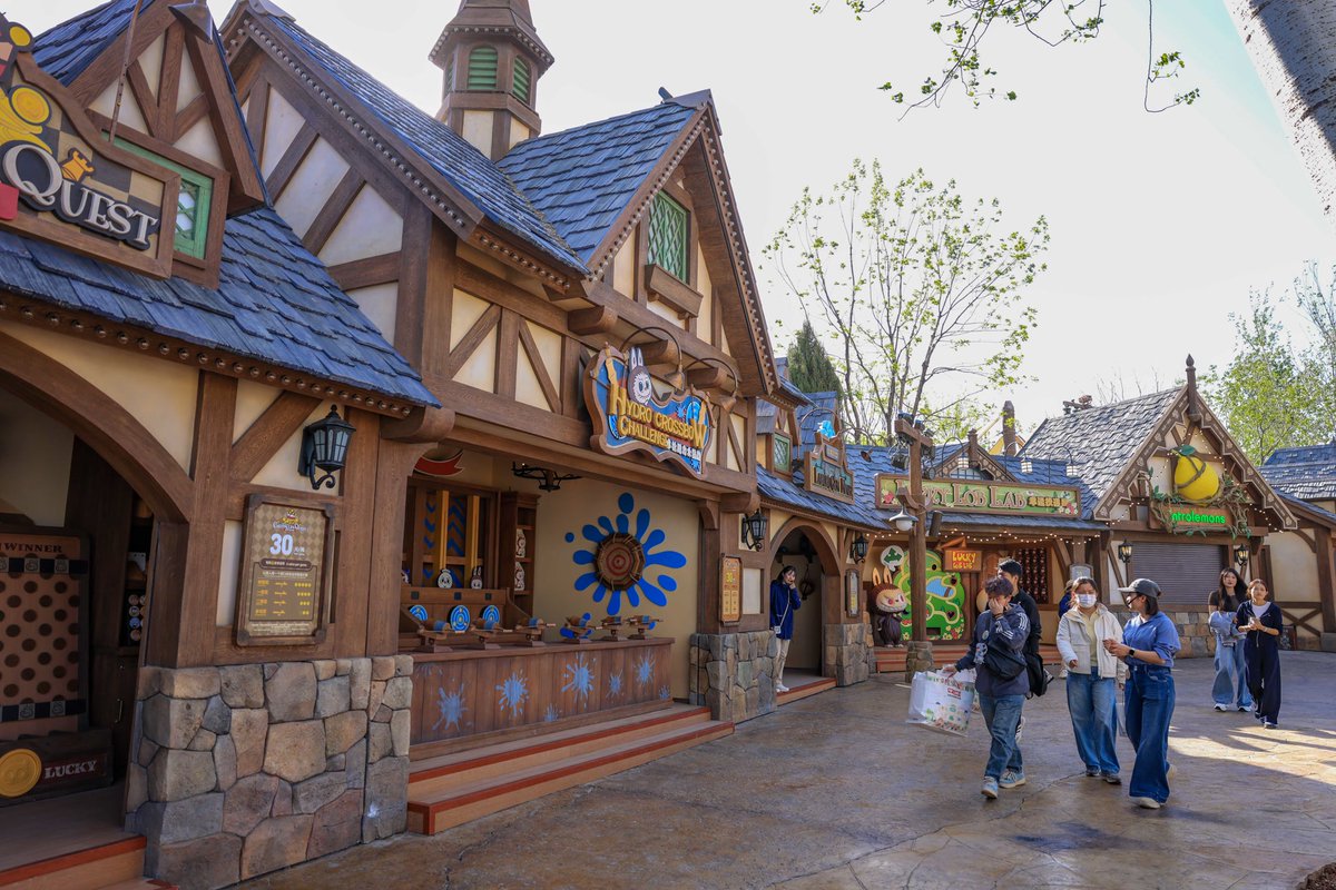 BeijingEvening's tweet image. The Labubu pirate ship is here! After a year of renovation, the new area of #Beijing's POP LAND Phase 1 was revealed on Apr. 24 and will open to visitors starting Apr. 30.
#popmart #labubu
