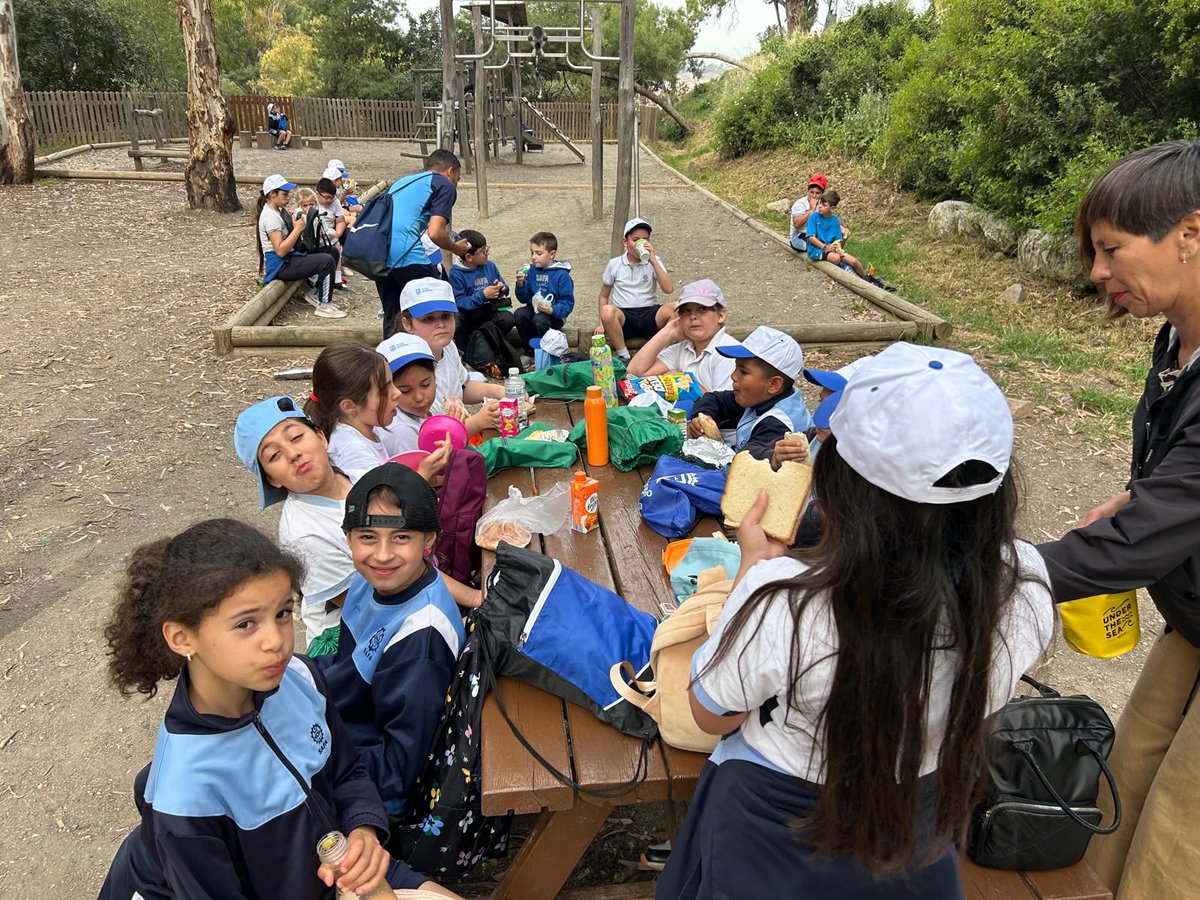 SAFAICET's tweet image. Terminamos donde empezamos, en los Jardines de Pedro Luis Alonso, con las piernas cansadas pero el corazón lleno de momentos increíbles. 
¡Qué bonita es Málaga! 🎒✨😃🫶🏻
#YoConSAFA #FamiliaSAFA #VenMiraSienteSAFA #EducamosPersonasCreamosFuturo #ApúntateALaExperienciaSAFAICET