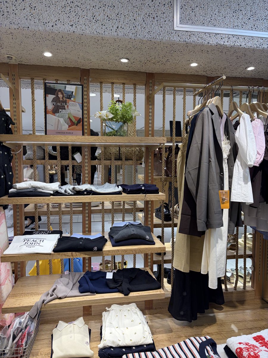 harihari_harrii's tweet photo. FREAK’S STOREで桜花ちゃんモデルのお洋服買いました〜
フライヤー裏側は想像以上の可愛さで、裏側シークレットにした桜花ちゃんナイスです!
桜花ちゃんのおかげで夏服ゲット!!ありがとう♡
#小川桜花 #Girls2
#PEACHJOHN #PUBLUX #DaytonaPark https://t.co/8XefsijeB3
