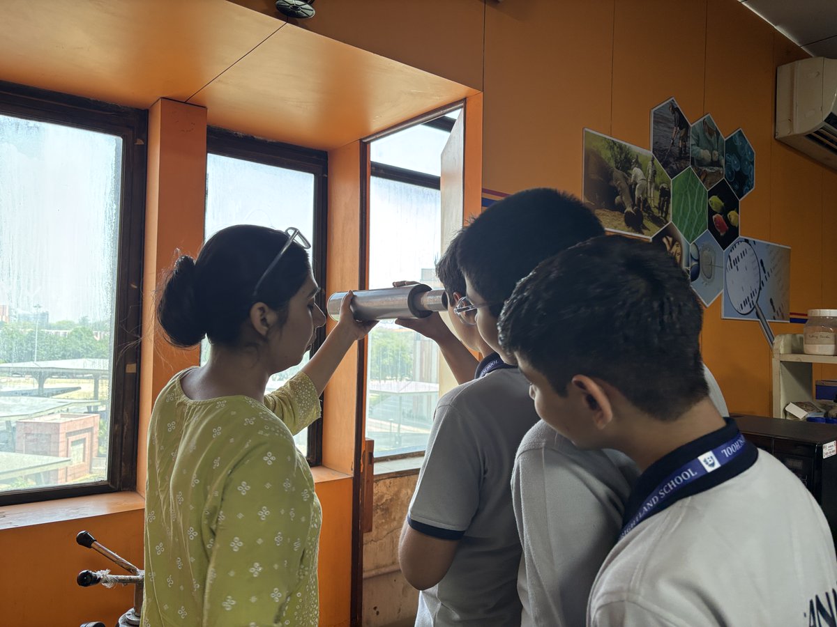 NSC_Delhi's tweet image. Unlocking secrets of the sky!🔭✨

Our "Peep into the Sky" workshop @nsc_delhi was all about the science of telescopes🌌🚀
Great to see enthusiasts learning to navigate stars and explore universe firsthand!🧠💡

#NSCDelhi #Astronomy #Telescope #STEM #NCSM #Space #ScienceMuseum