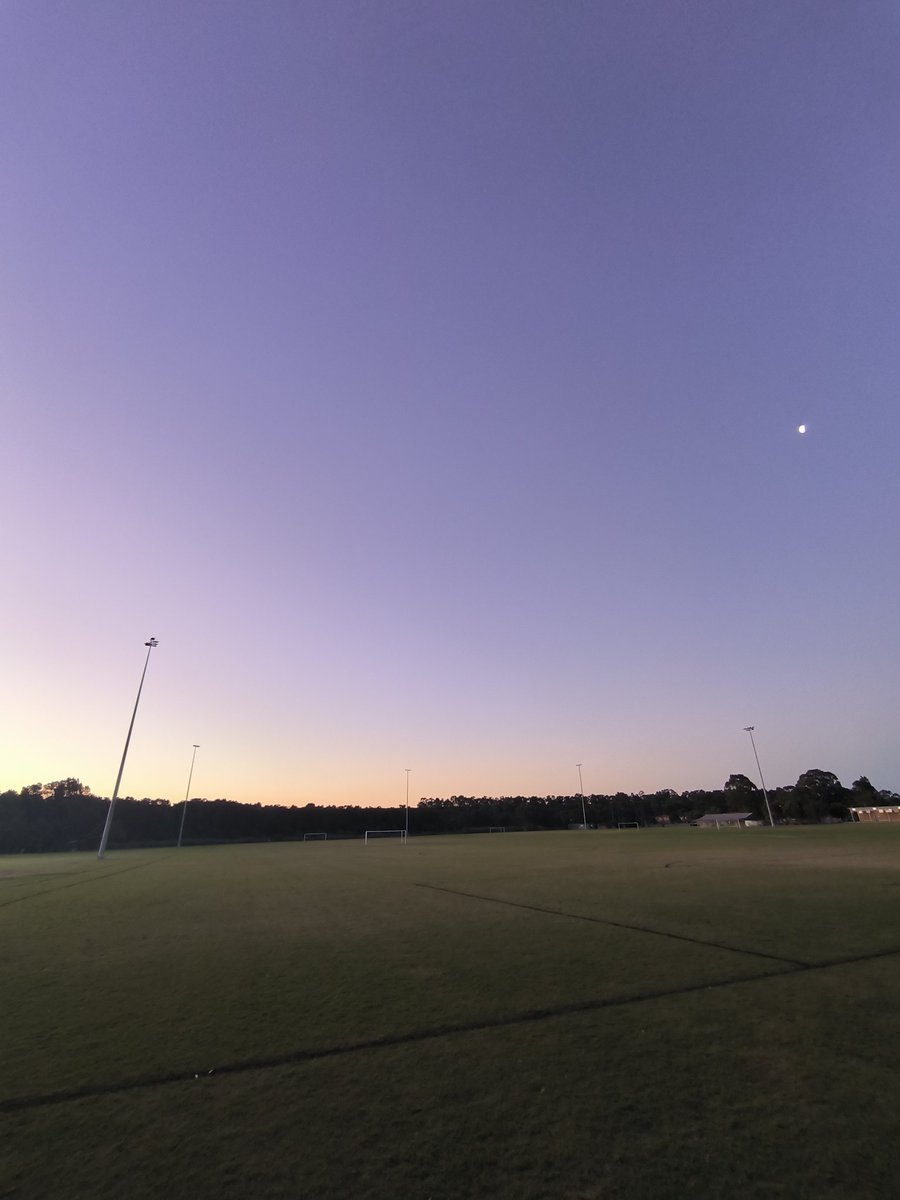 bingunguserpada's tweet photo. today i walked in the evening while waiting for sunset https://t.co/PROK8Mh69x