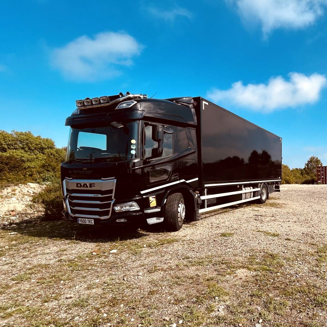 DAFTrucksUK's tweet image. ☀️ "And there she is, the chariot that got myself and some pretty important kit down to Barcalona, parked up safely on some scrub land on site. 

💬 - Chris Lea, DAF driver

#Trucking #Truckers #Trucks #DAFTrucks