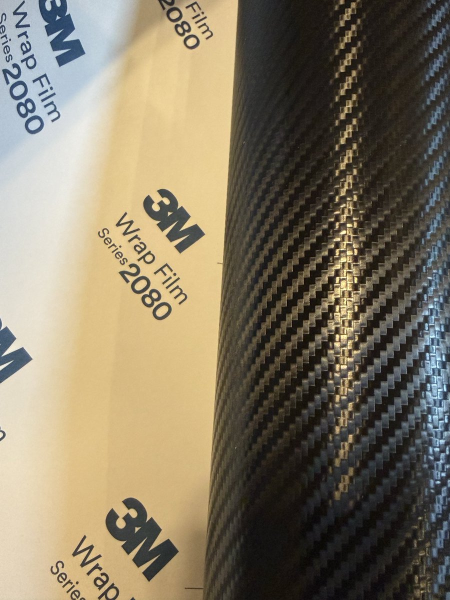 GRnonchi's tweet image. ボンネットラッピング
今回はなんと！
3M 2080をご用意しましたぁ

社長、やすぅーぃ（貼りやすい）

さらに今回、スーパーイージーラップをセットで！
さらにやすいやすぅーい（貼りやす※以下略

値段は高い😅