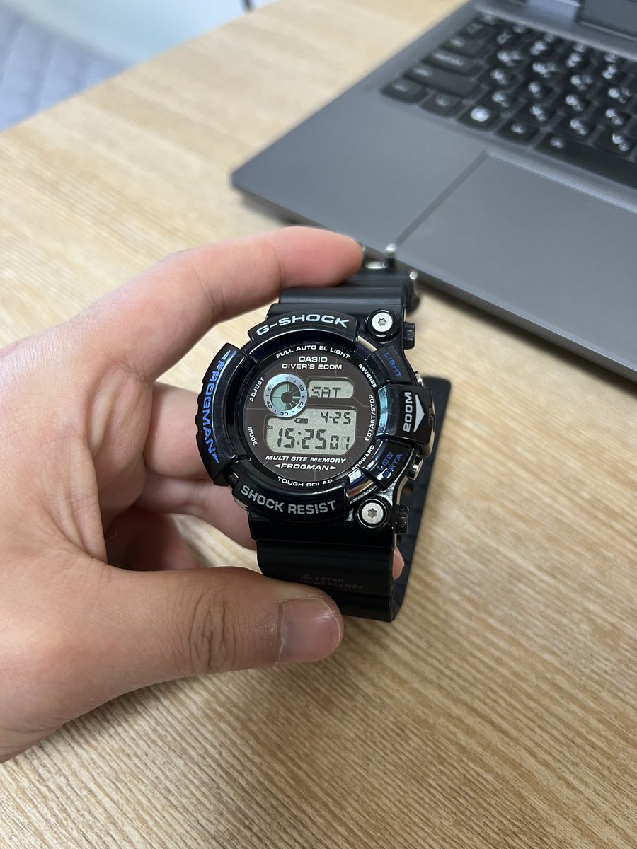 Devenzenzo tweet media