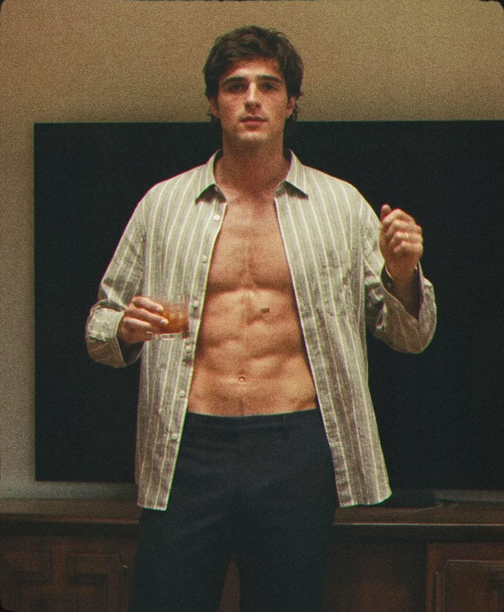 bodycrave's tweet photo. Jacob Elordi as Nate Jacobs https://t.co/opuBLrI3qR