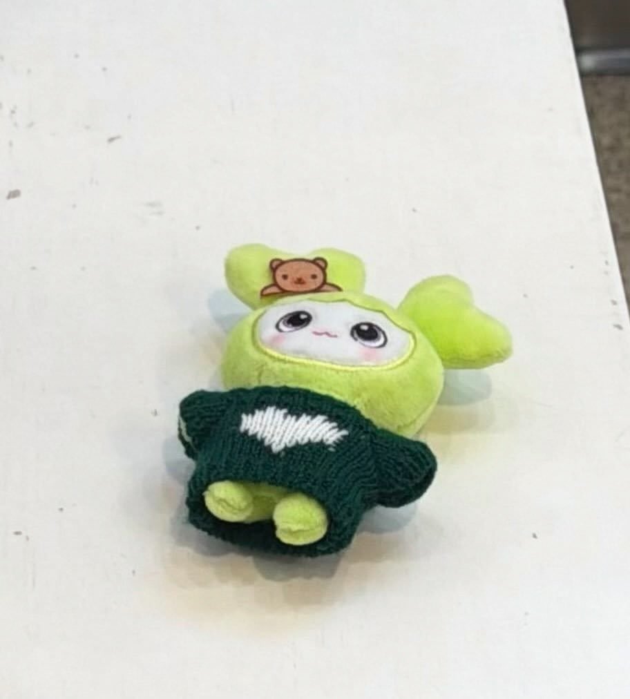 ouka_sana_pen's tweet photo. お友達がジョンブリーの落とし主さん探してます！拡散お願いします🙇‍♀️

"拡散希望！！！！！
本日、
JR横浜線　相模原駅のコージーコーナー付近に落ちていました😰💦
本日国立参戦の方かな？？
とても大切な物だと思います。
ご本人に届きますように…🙏
届け先お知らせします。“
#TWICE #ONCE https://t.co/j1aejHOyAS