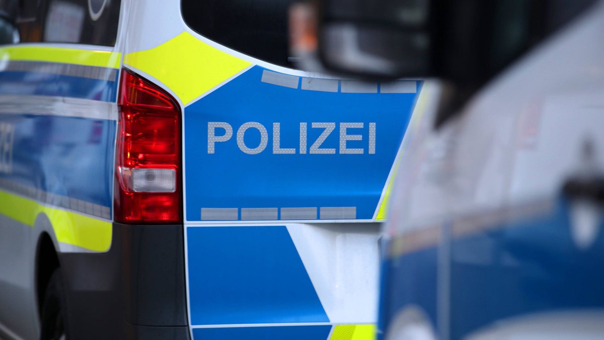 Nächtlicher Zwischenfall in Gerbstedt: Alkoholisierter Balkonkletterer löst Polizeieinsatz aus mz.de/lokal/hettsted…