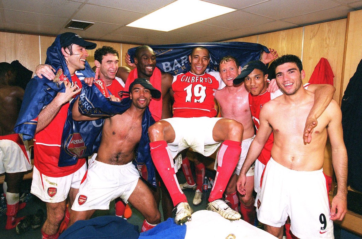 Winning the Premier League title at your arch-rivals’ ground. ✅🏟️

The best memories, on this day in 2004. 🏆
