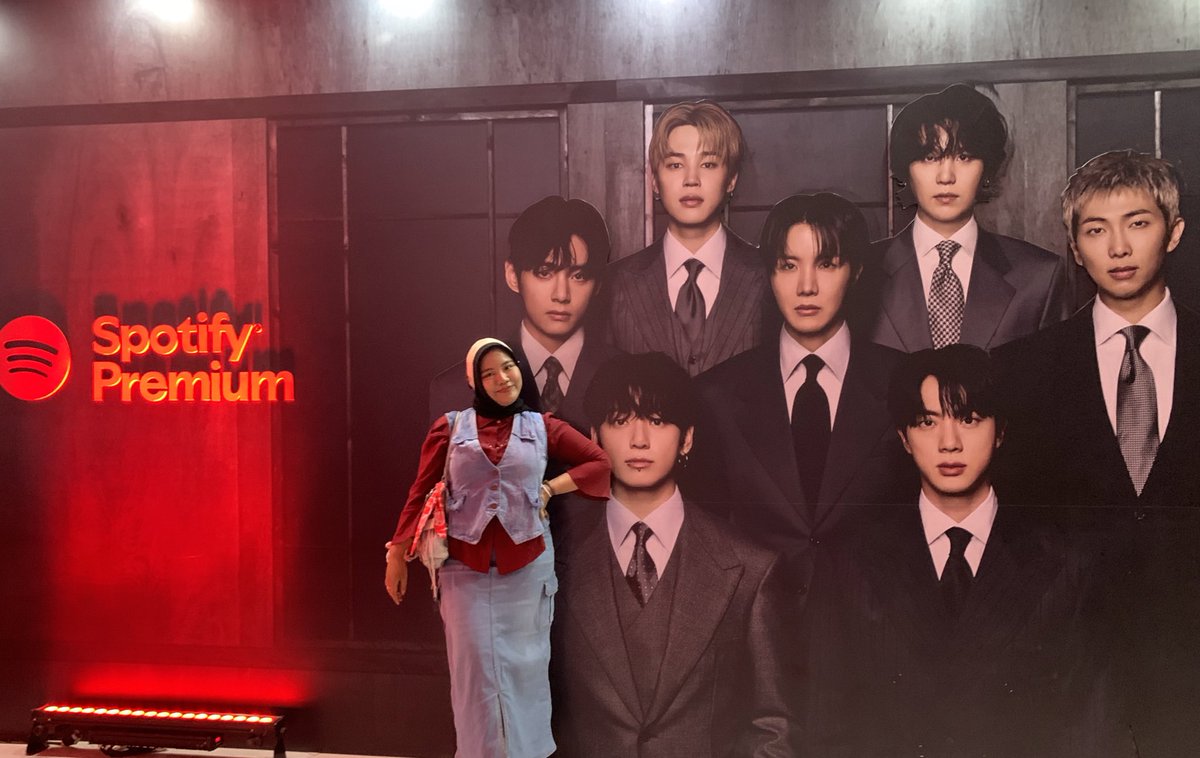 xxvraii_'s tweet photo. Recreate foto terlama dari event exhib bangtan pertama π₯Ήπ«°π»π«°π» tahun ini tahun ke 10 (insya allah aamiin) bersama taetae n tannies π
#SWIMSIDE #BoardingNow #Spotify #BTS #BTS_ARIRANG #SpotifyxBTS https://t.co/d52VWOoC9u