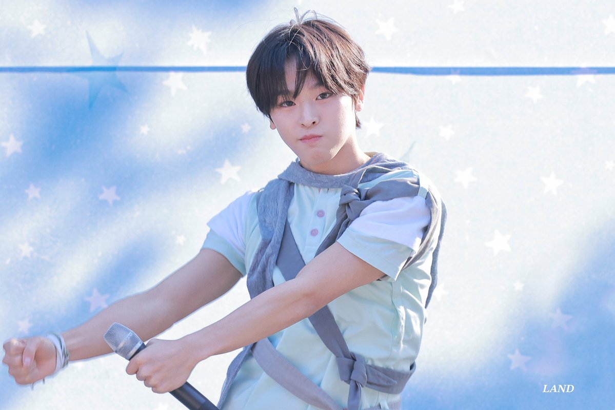 𝑳𝑨𝑵𝑫 tweet media